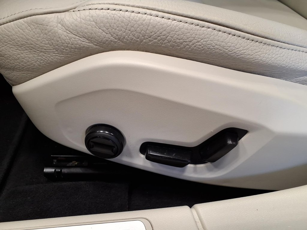 Photo 16 of this VOLVO S60
