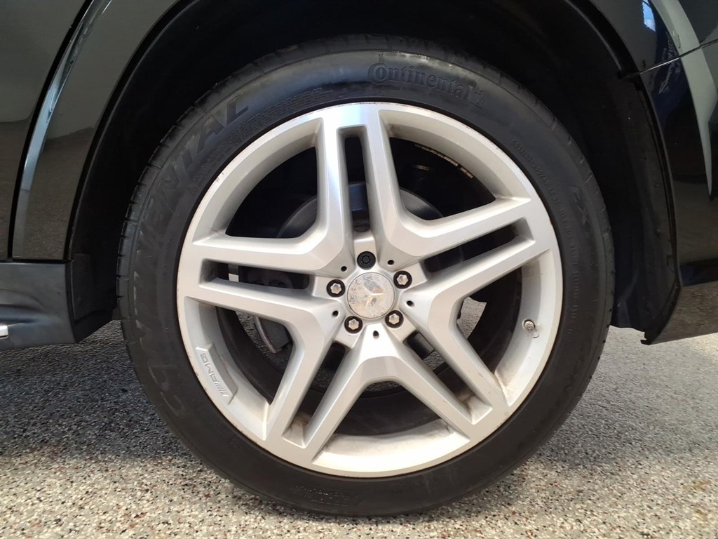 Photo 7 of this MERCEDES-BENZ GL-CLASS