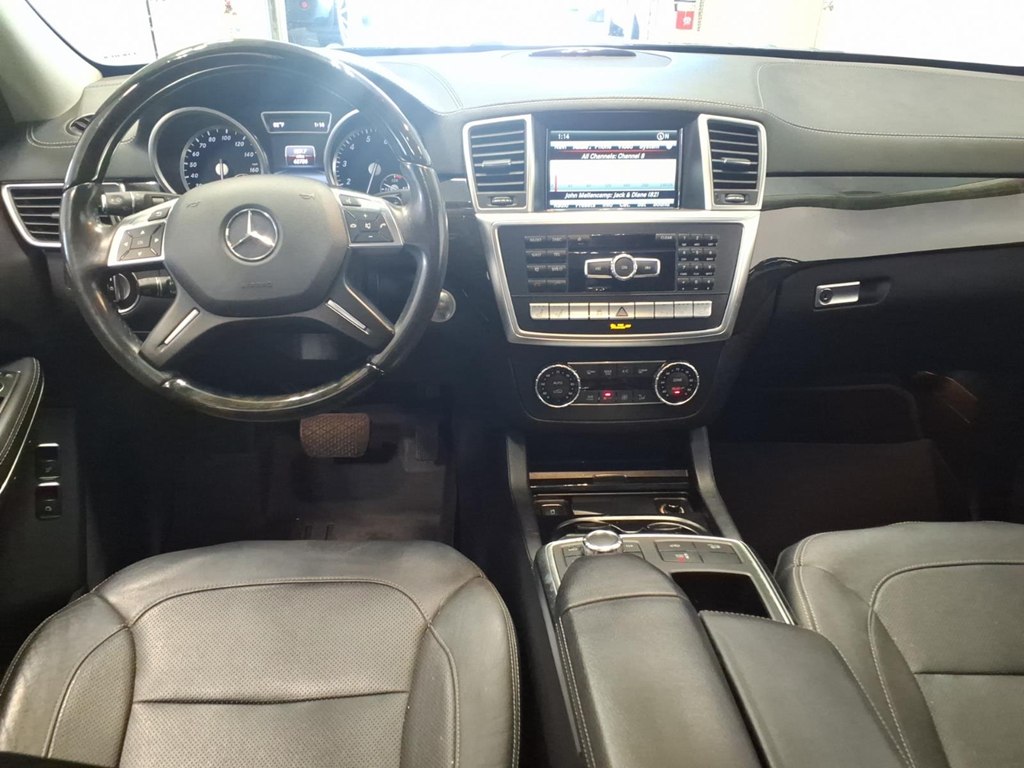 Photo 9 of this MERCEDES-BENZ GL-CLASS