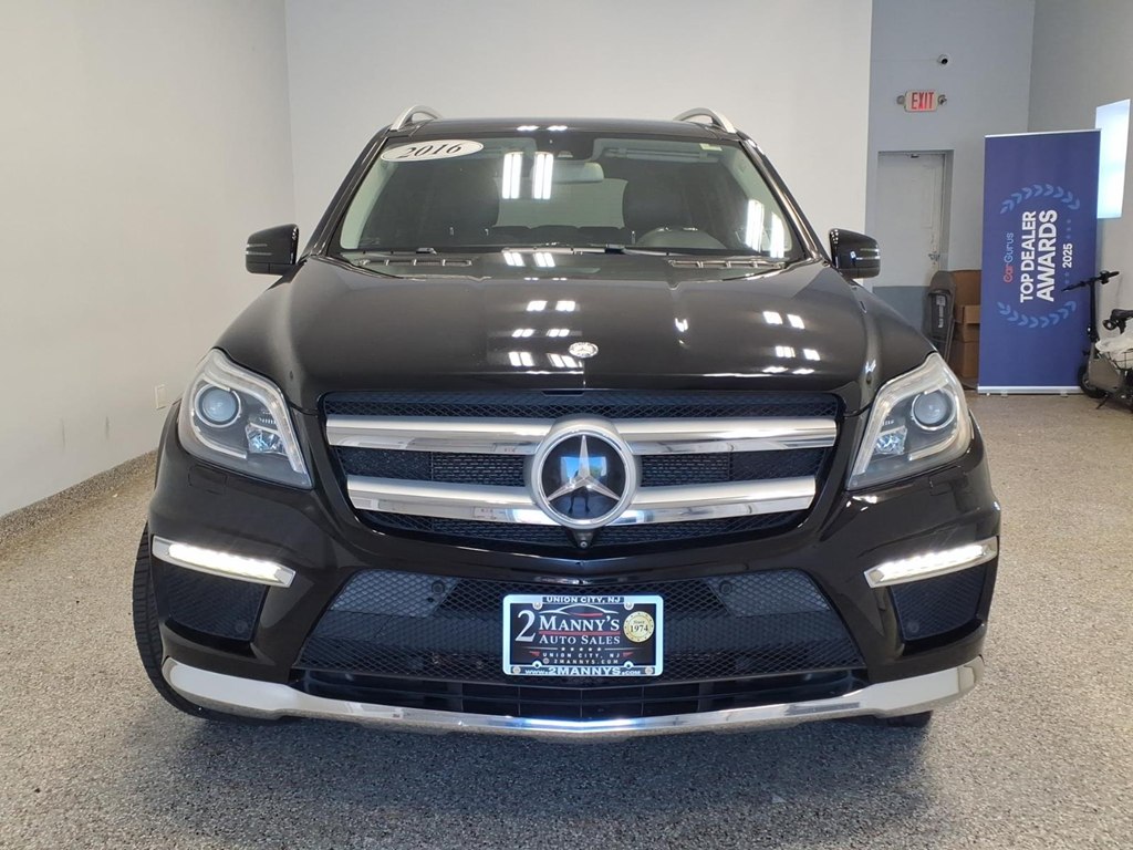 Photo 2 of this MERCEDES-BENZ GL-CLASS