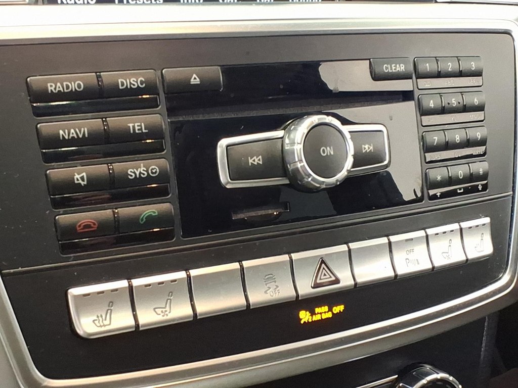 Photo 16 of this MERCEDES-BENZ GL-CLASS