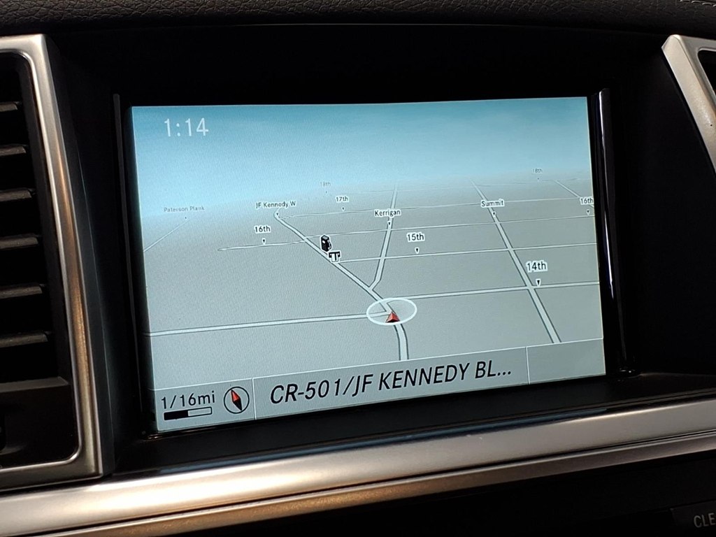 Photo 13 of this MERCEDES-BENZ GL-CLASS