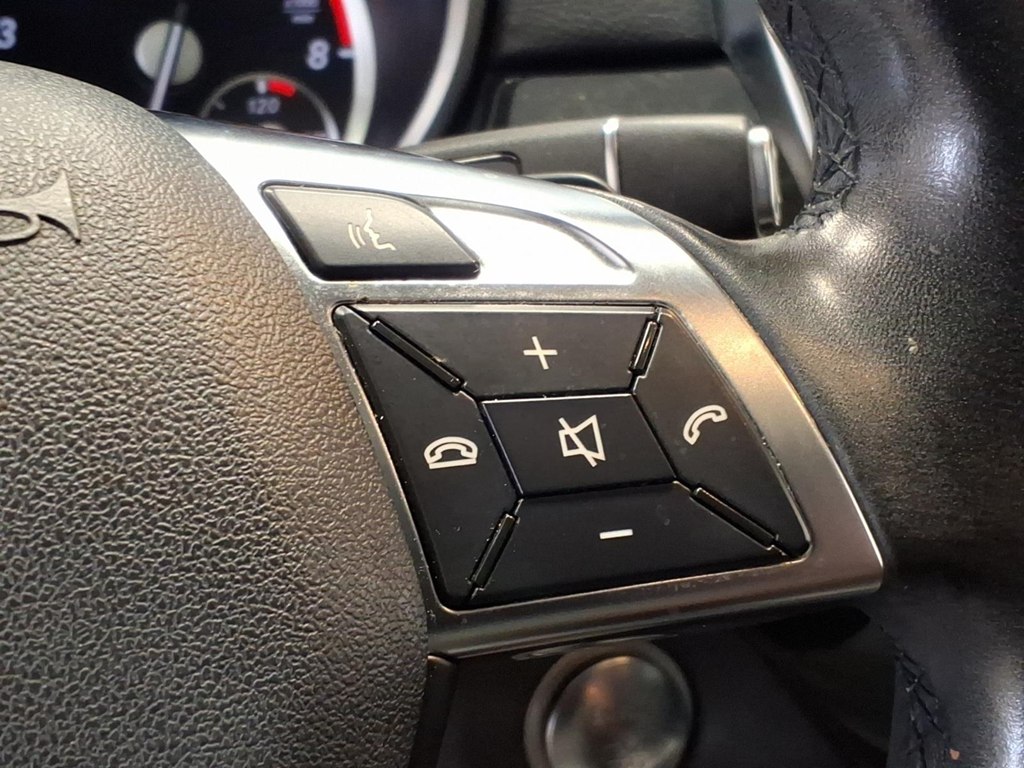 Photo 12 of this MERCEDES-BENZ GL-CLASS
