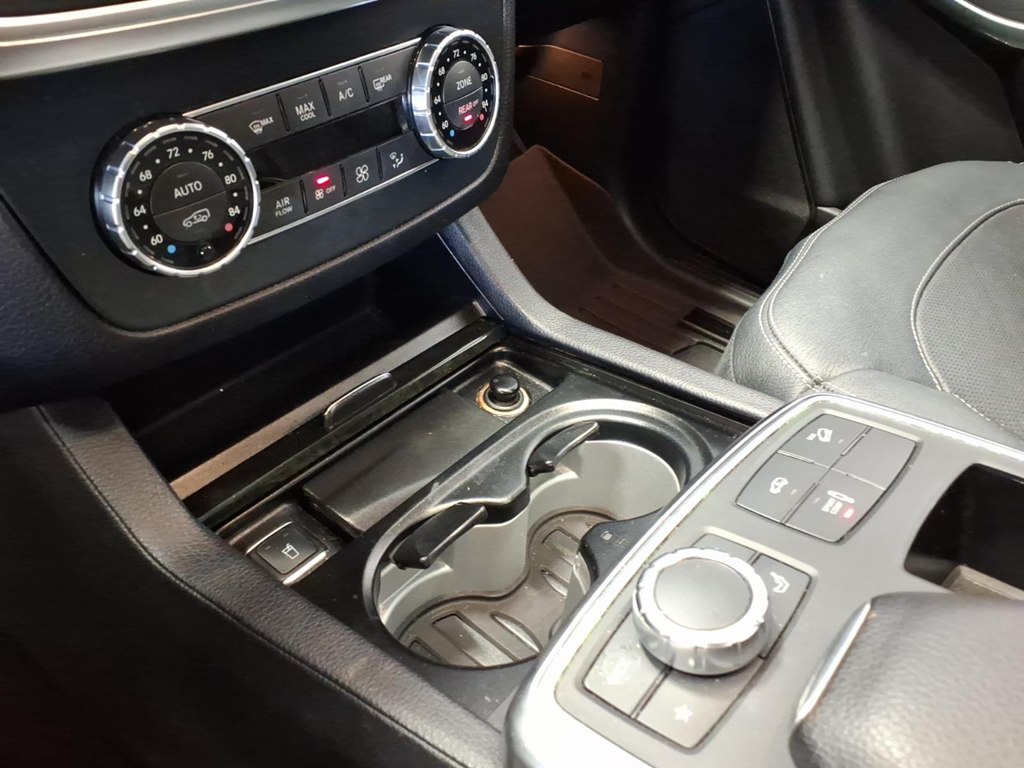 Photo 17 of this MERCEDES-BENZ GL-CLASS