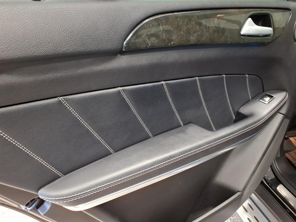 Photo 19 of this MERCEDES-BENZ GL-CLASS