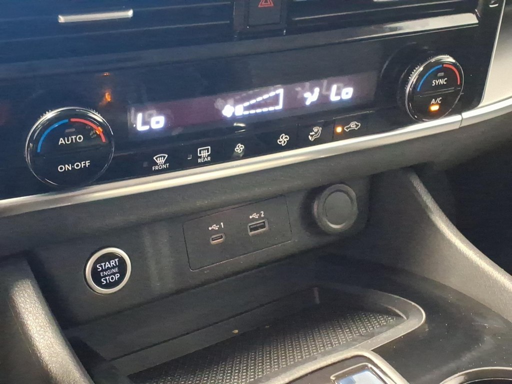 Photo 16 of this NISSAN ROGUE