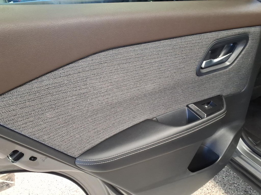 Photo 20 of this NISSAN ROGUE