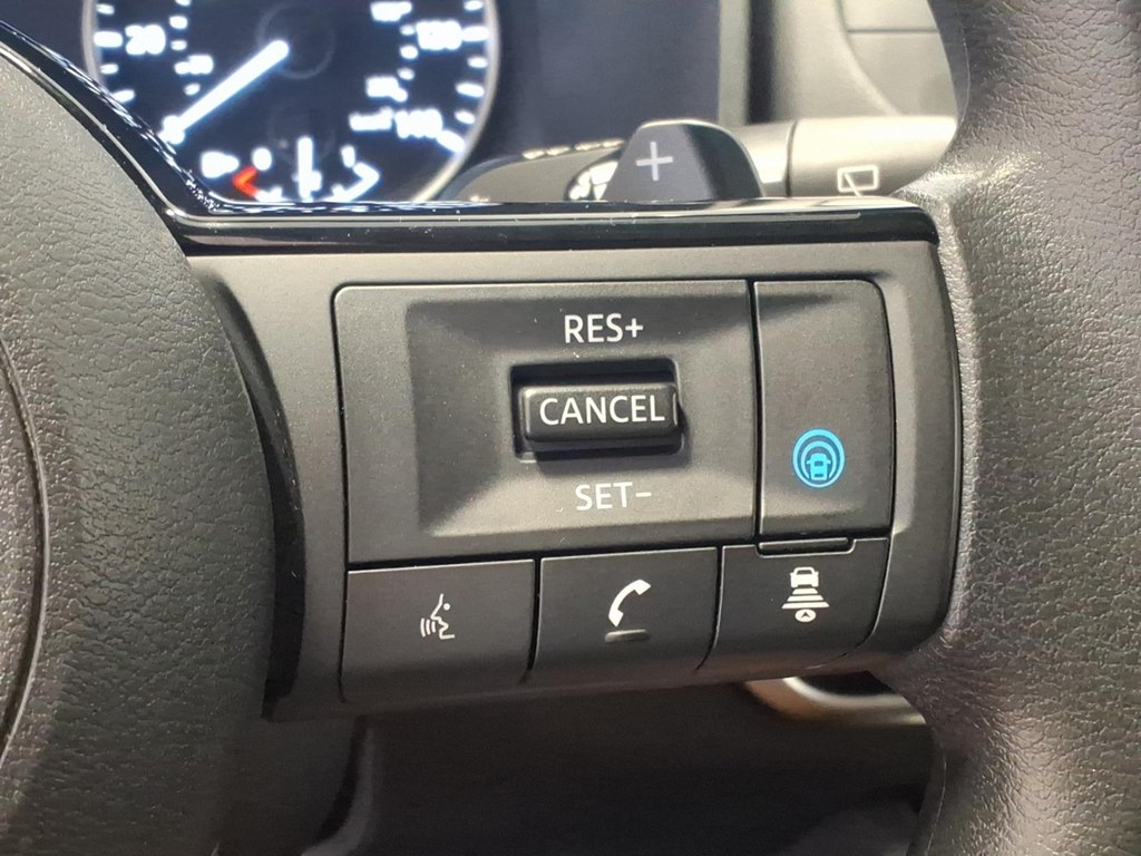 Photo 12 of this NISSAN ROGUE