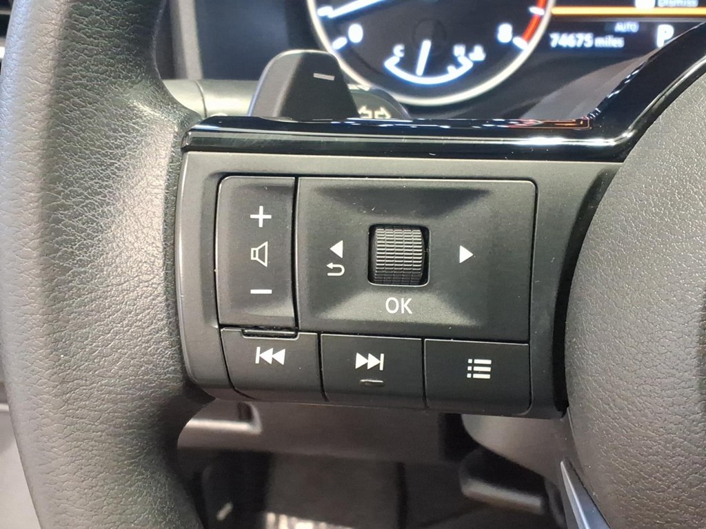 Photo 10 of this NISSAN ROGUE