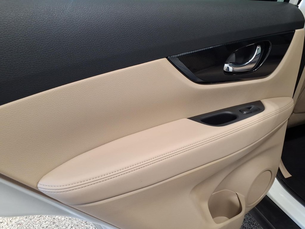Photo 22 of this NISSAN ROGUE
