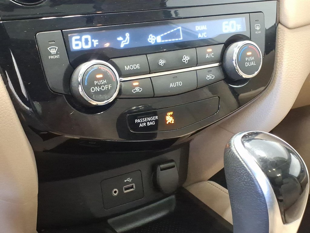 Photo 18 of this NISSAN ROGUE