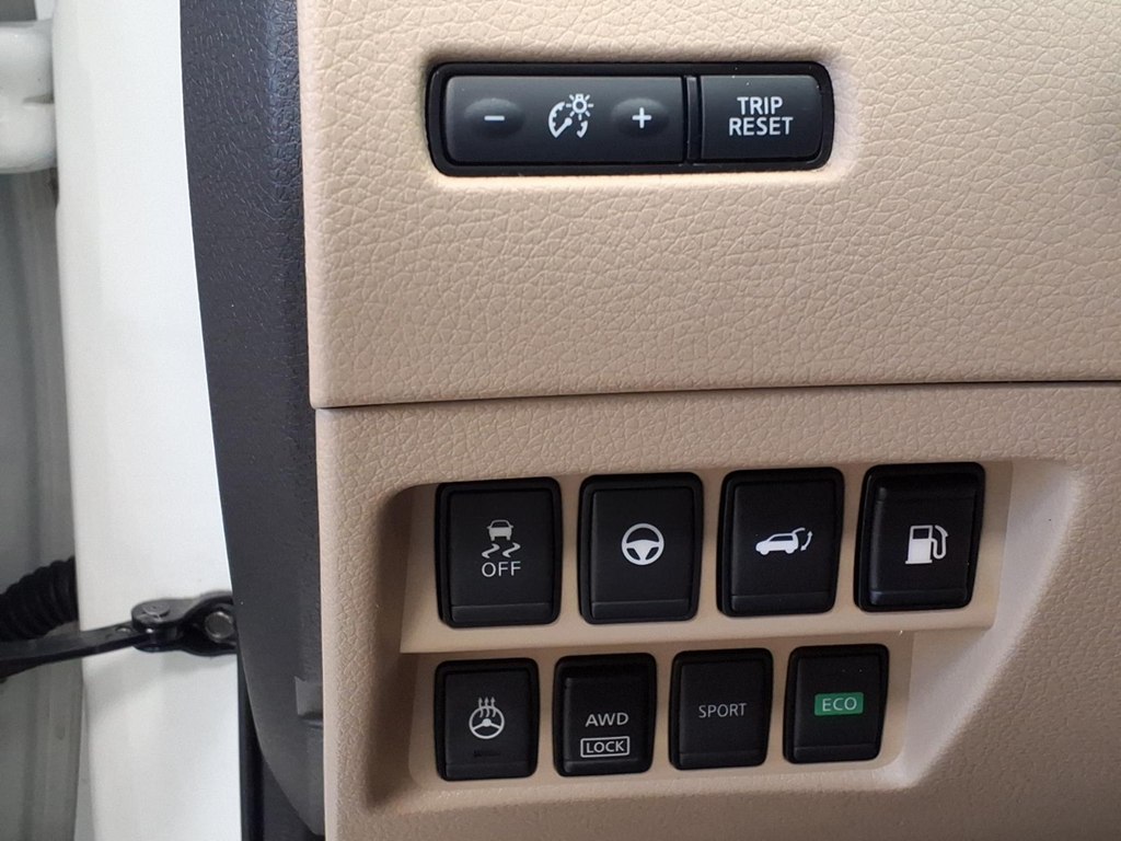 Photo 10 of this NISSAN ROGUE