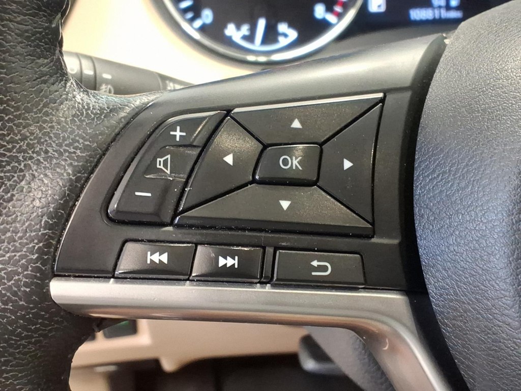 Photo 11 of this NISSAN ROGUE