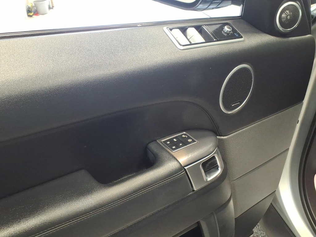 Photo 8 of this LAND ROVER RANGE ROVER SPO