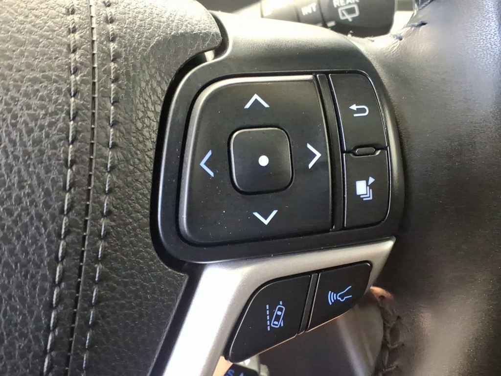 Photo 13 of this TOYOTA HIGHLANDER