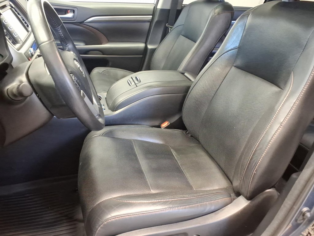 Photo 19 of this TOYOTA HIGHLANDER