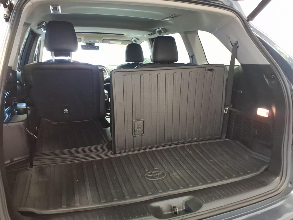 Photo 27 of this TOYOTA HIGHLANDER