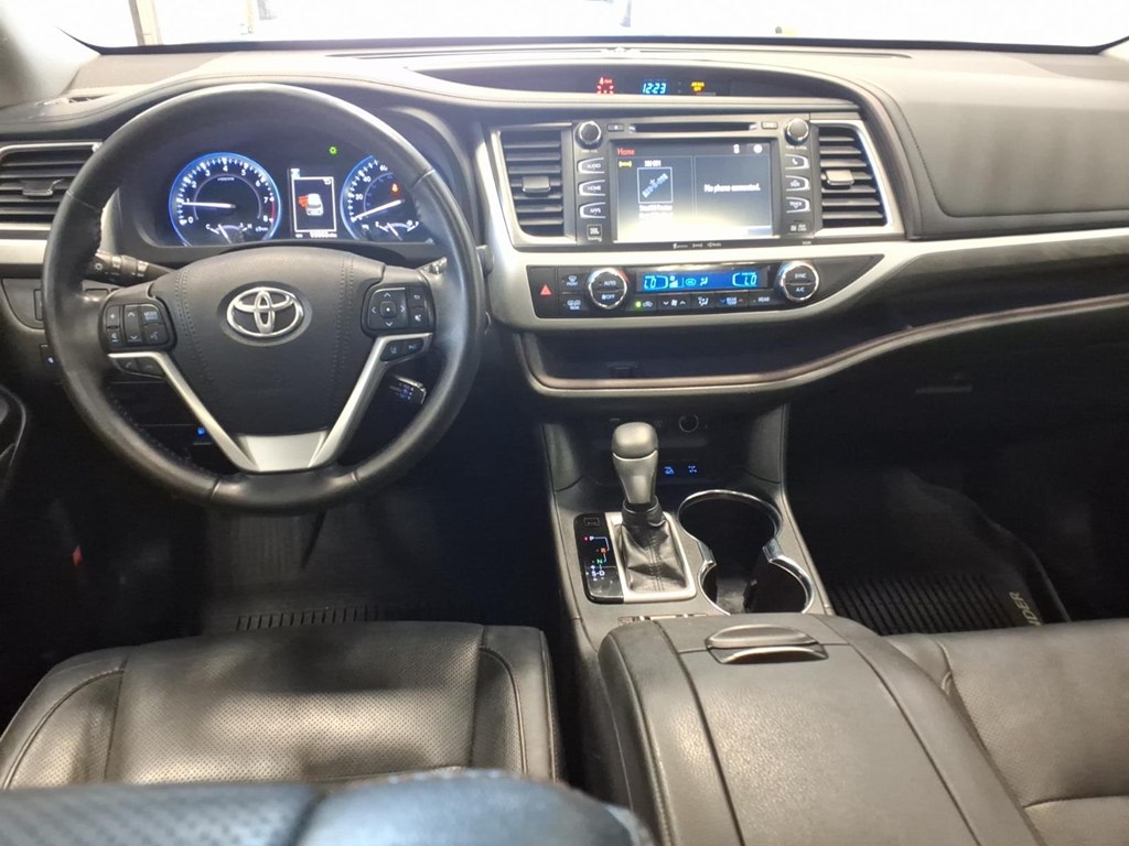 Photo 9 of this TOYOTA HIGHLANDER