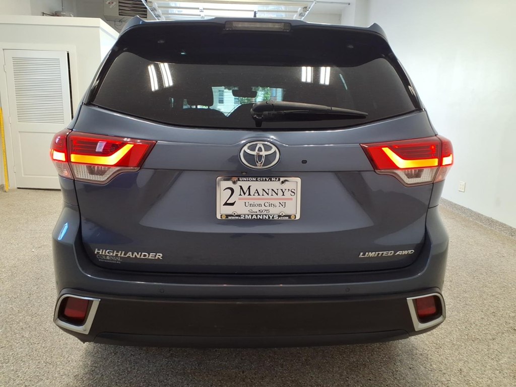 Photo 5 of this TOYOTA HIGHLANDER