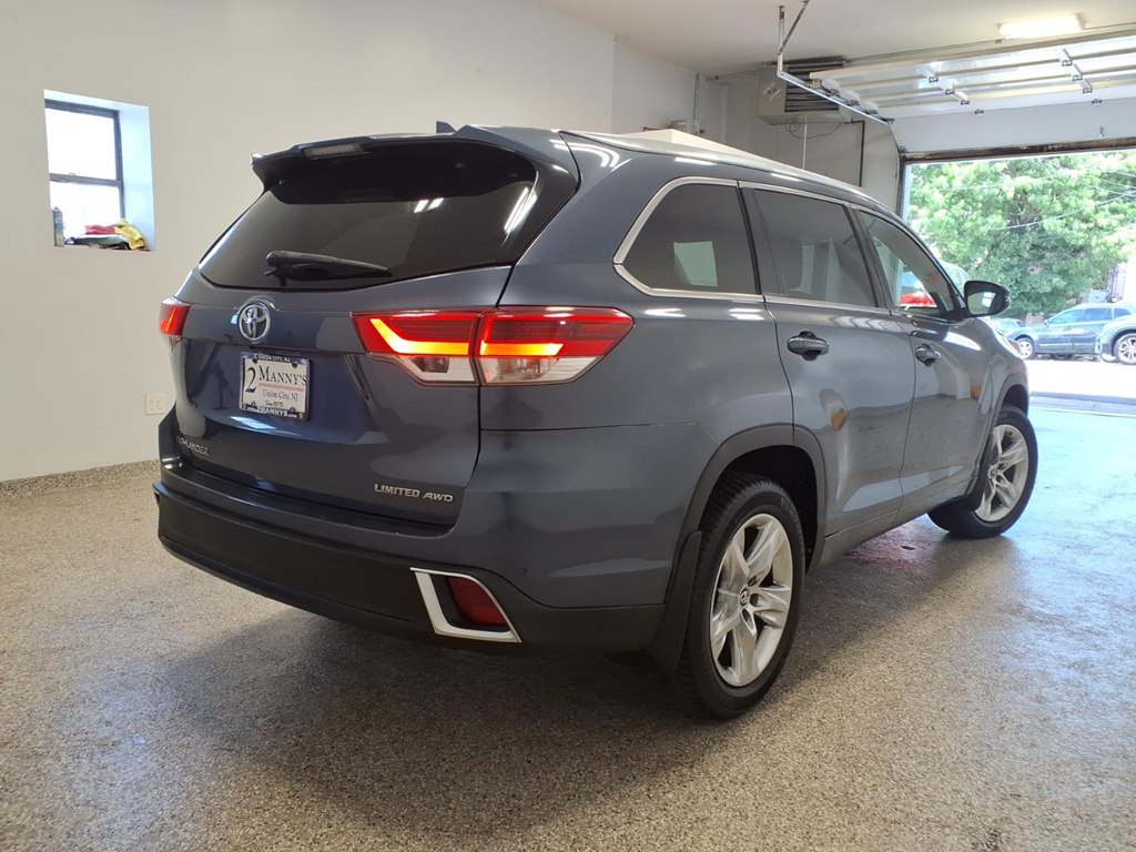 Photo 4 of this TOYOTA HIGHLANDER