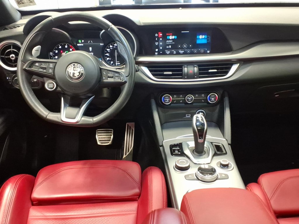 Photo 9 of this ALFA ROMEO STELVIO
