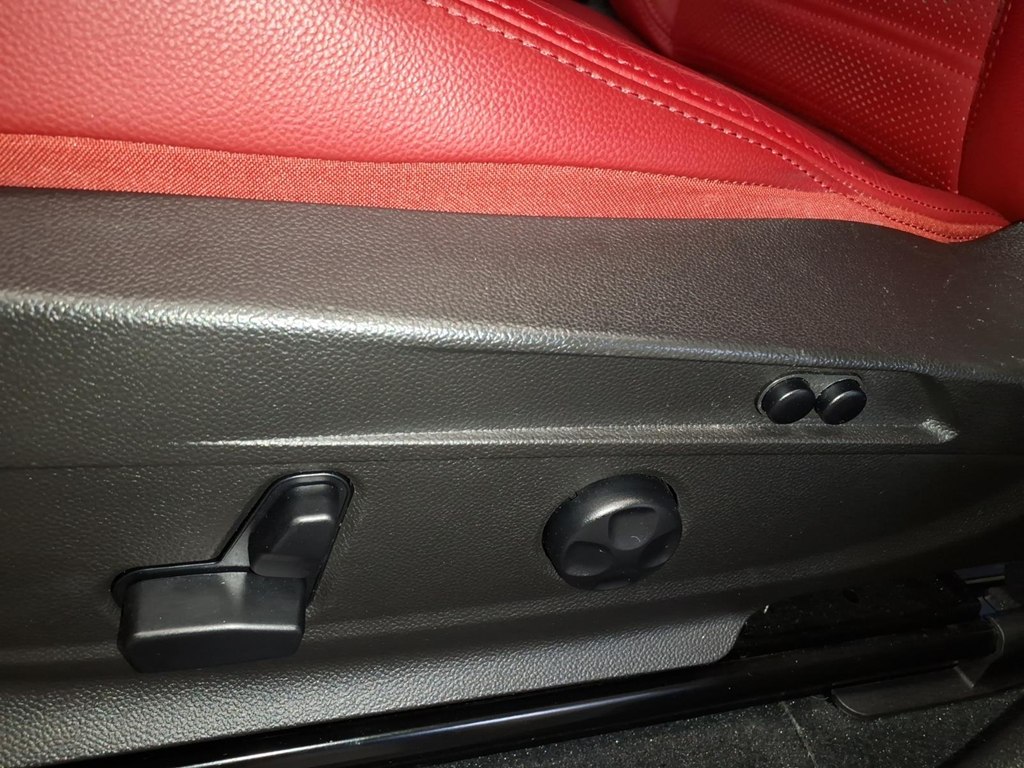 Photo 19 of this ALFA ROMEO STELVIO