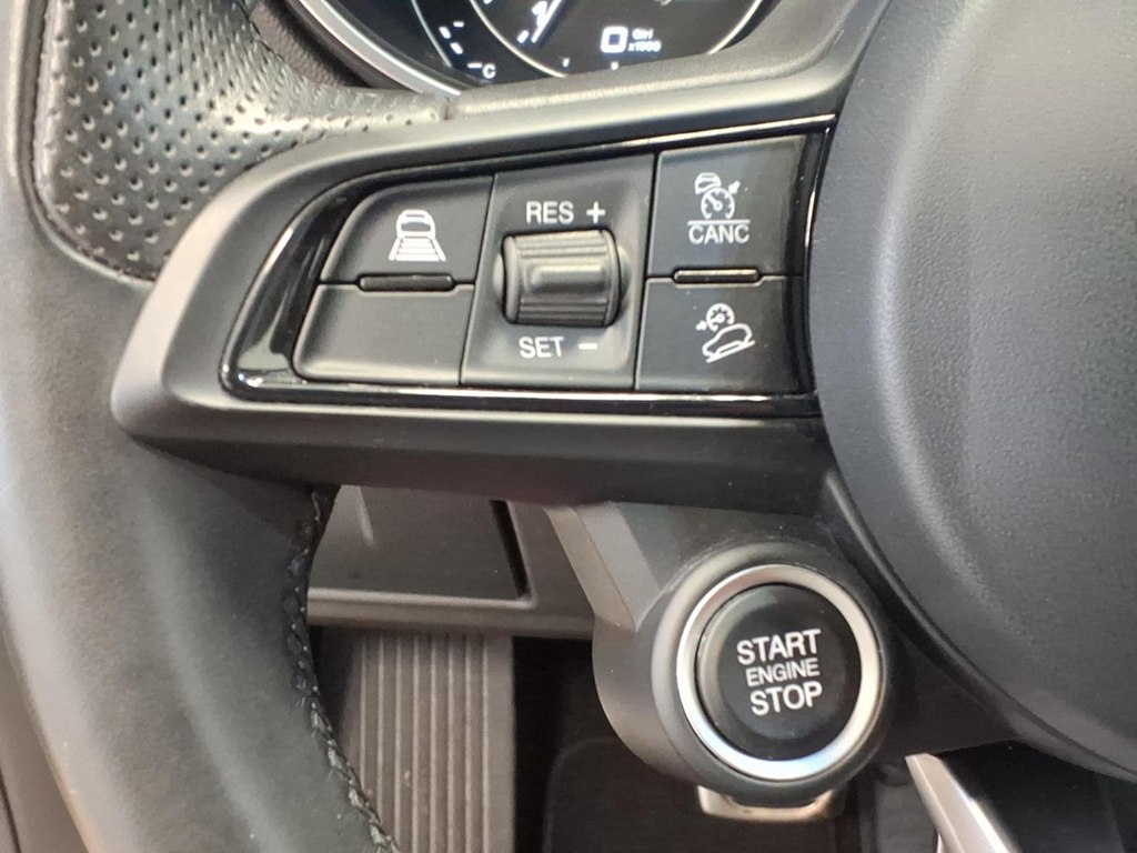Photo 10 of this ALFA ROMEO STELVIO