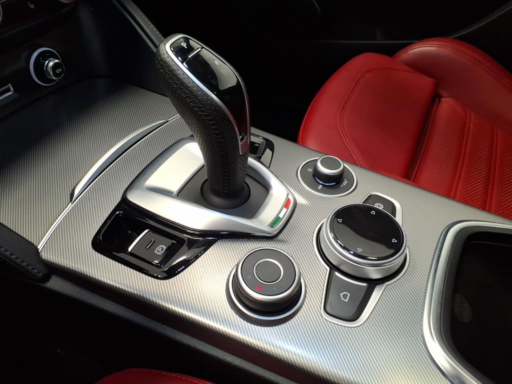 Photo 17 of this ALFA ROMEO STELVIO