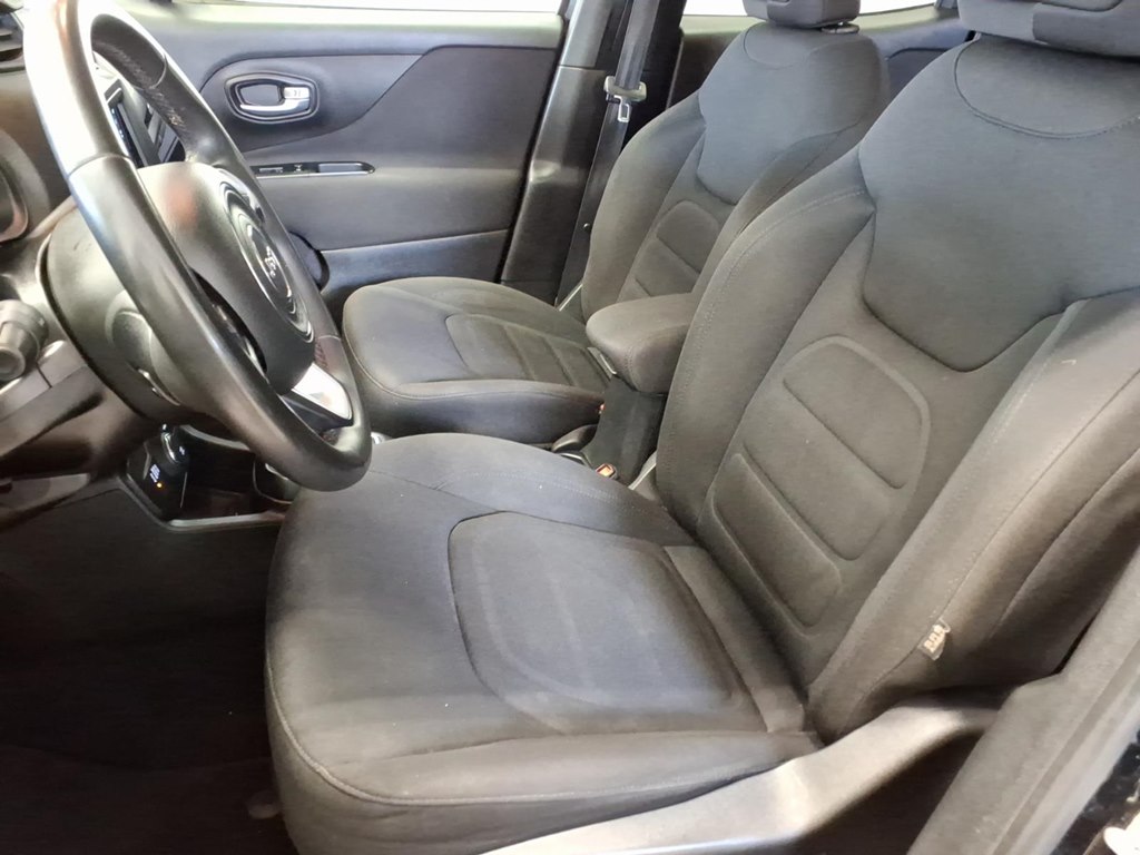 Photo 17 of this JEEP RENEGADE