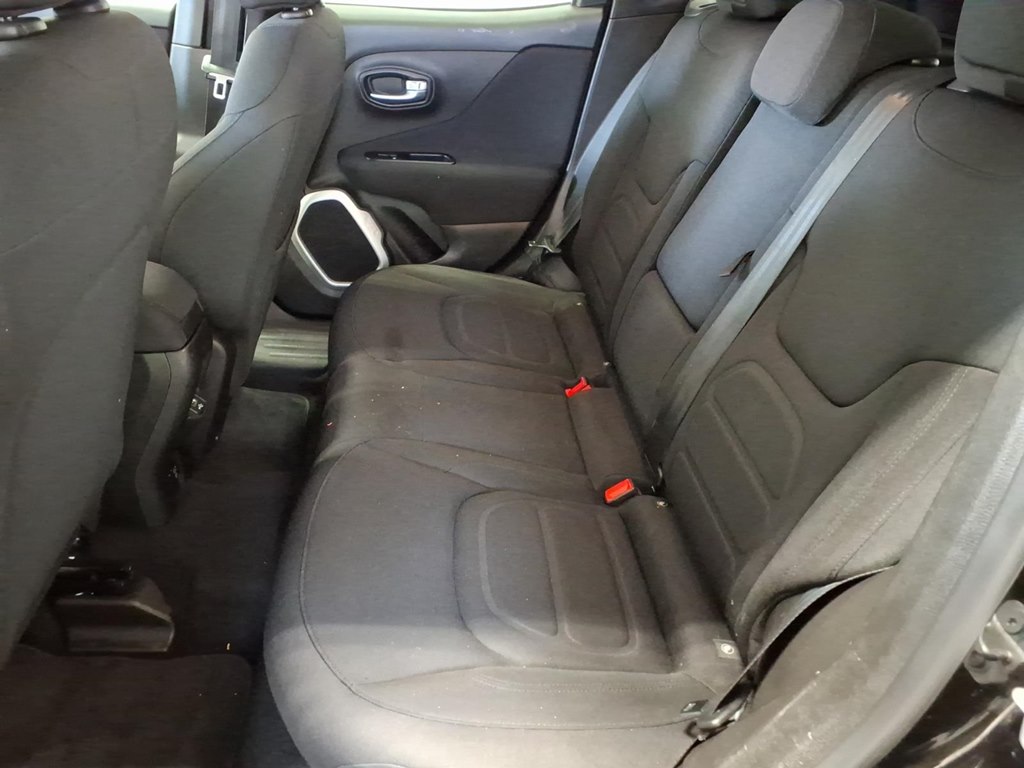 Photo 20 of this JEEP RENEGADE