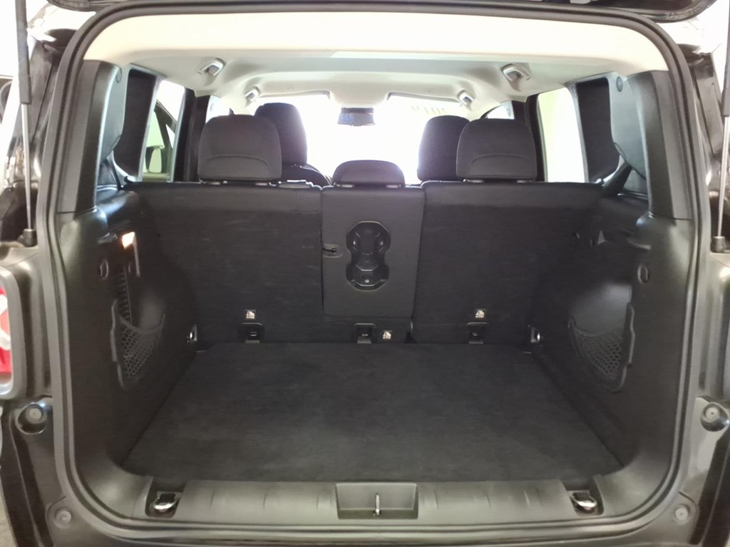 Photo 23 of this JEEP RENEGADE