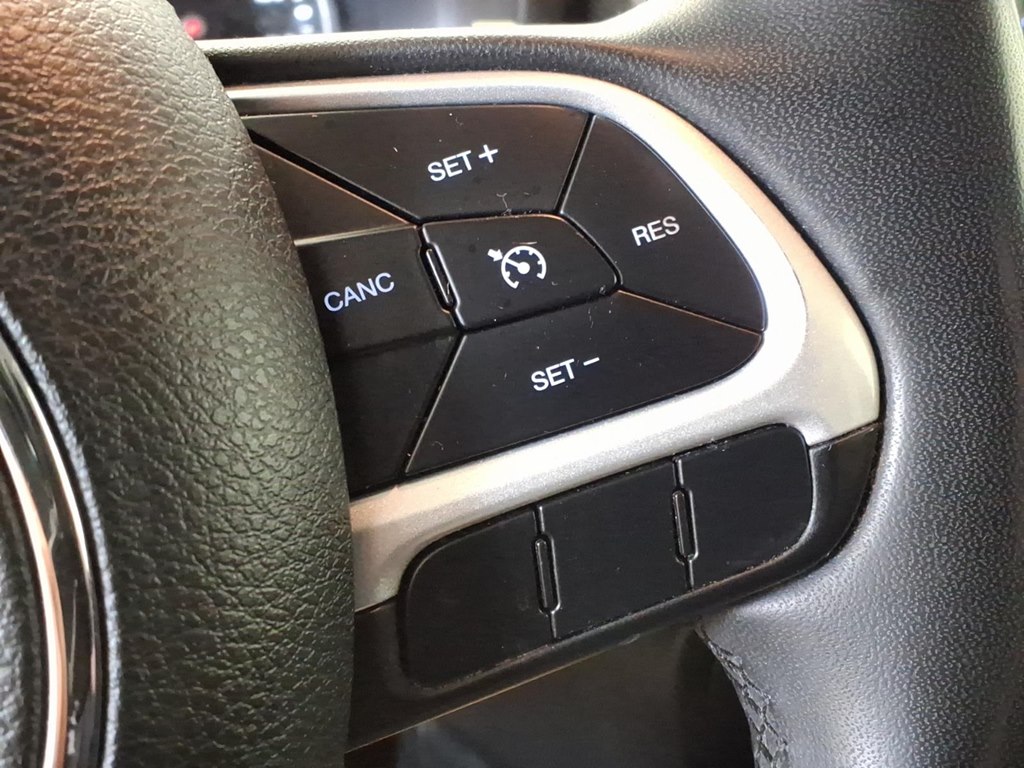 Photo 12 of this JEEP RENEGADE