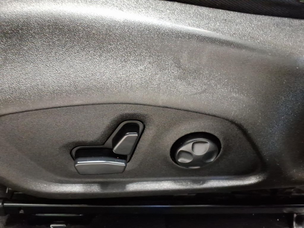 Photo 18 of this JEEP RENEGADE