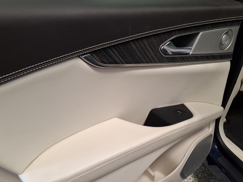 Photo 20 of this LINCOLN NAUTILUS