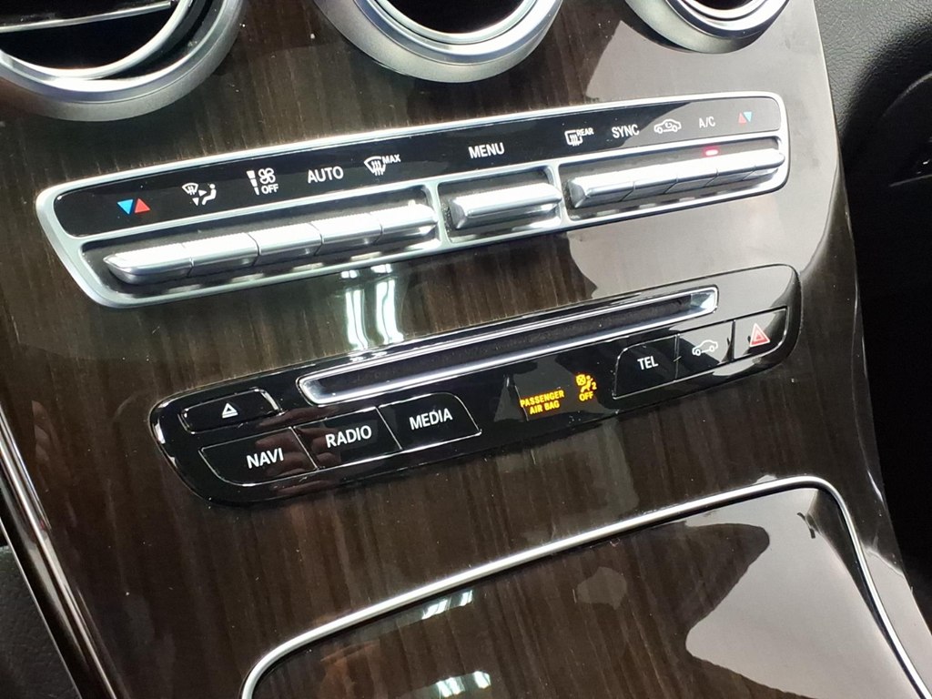 Photo 16 of this MERCEDES-BENZ GLC