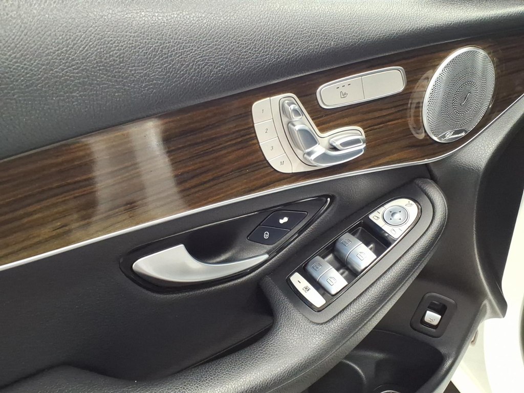 Photo 8 of this MERCEDES-BENZ GLC