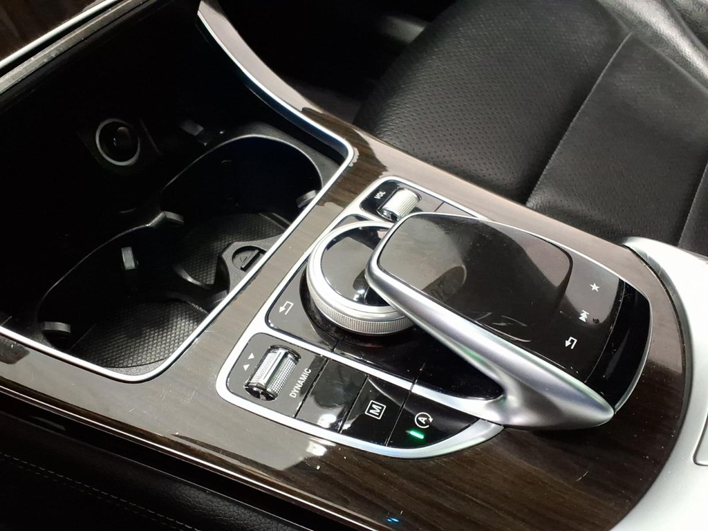 Photo 17 of this MERCEDES-BENZ GLC