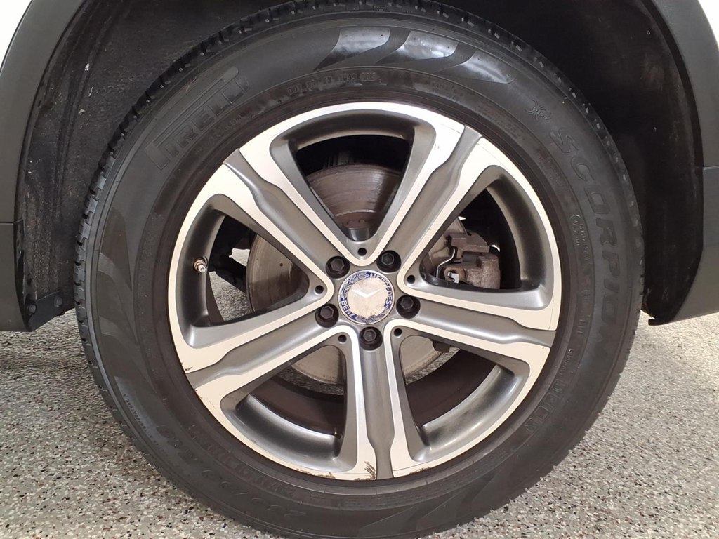 Photo 7 of this MERCEDES-BENZ GLC