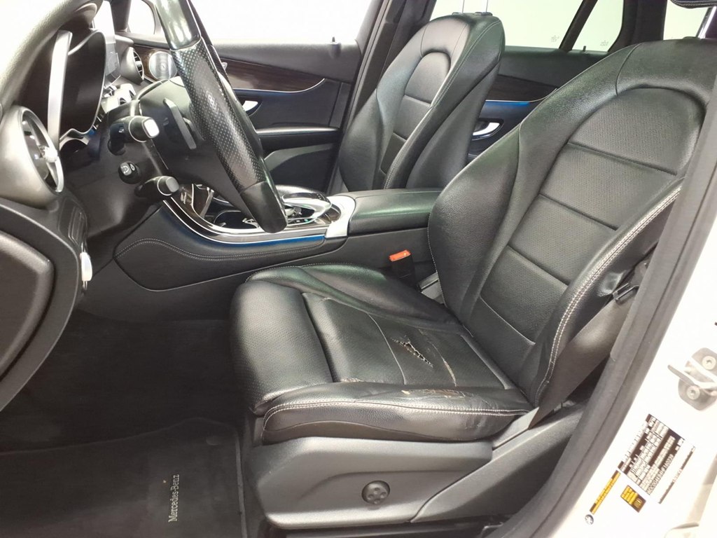 Photo 18 of this MERCEDES-BENZ GLC