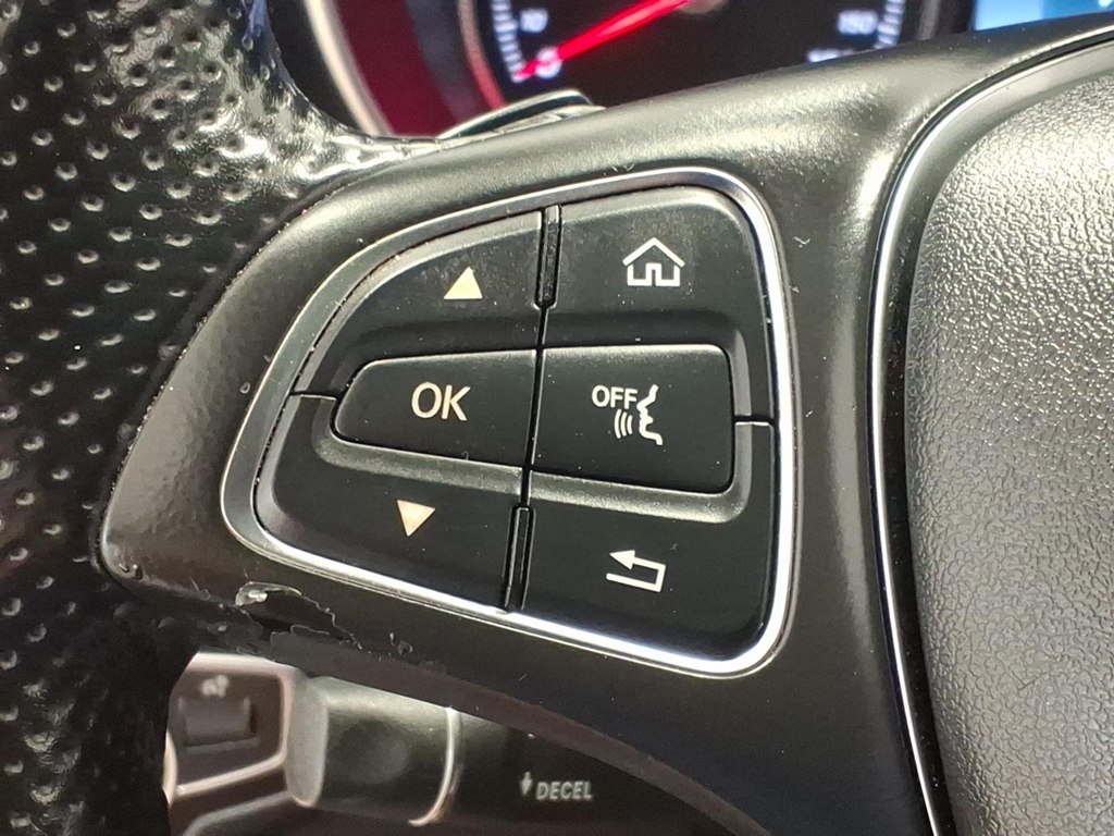 Photo 10 of this MERCEDES-BENZ GLC