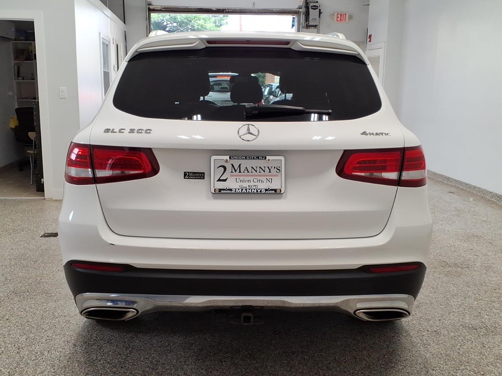 Photo 5 of this MERCEDES-BENZ GLC