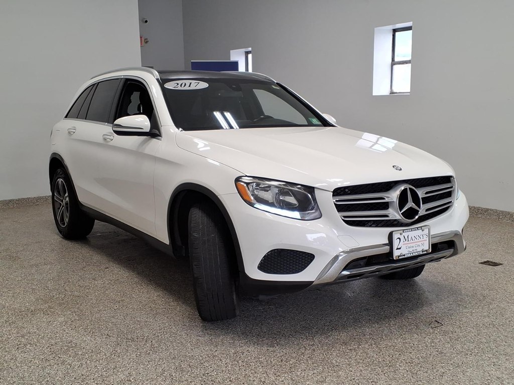 Photo 3 of this MERCEDES-BENZ GLC