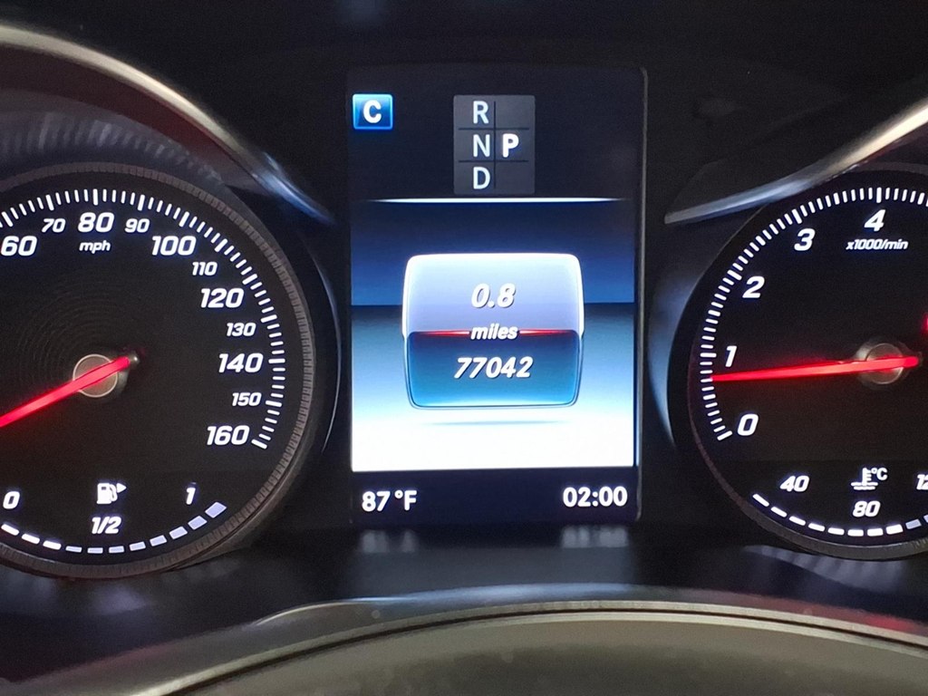 Photo 11 of this MERCEDES-BENZ GLC