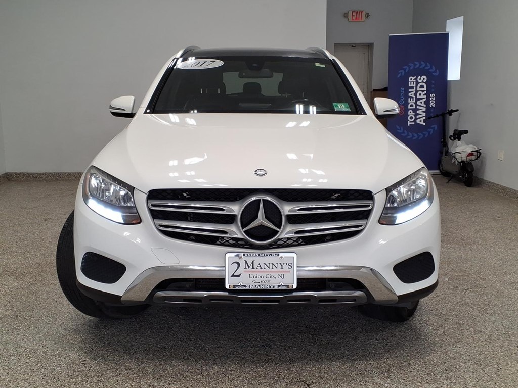 Photo 2 of this MERCEDES-BENZ GLC