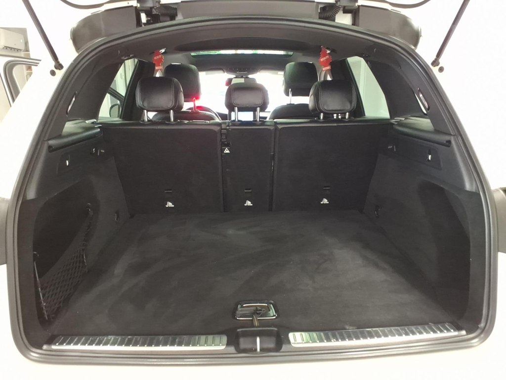 Photo 23 of this MERCEDES-BENZ GLC