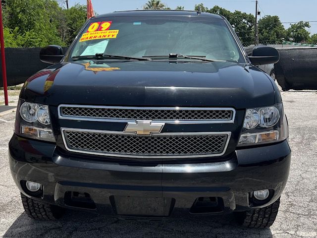 Photo 2 of this CHEVROLET TAHOE