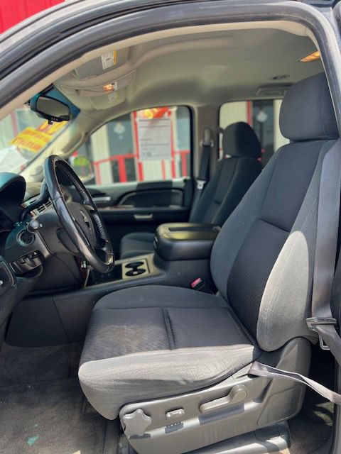 Photo 6 of this CHEVROLET TAHOE