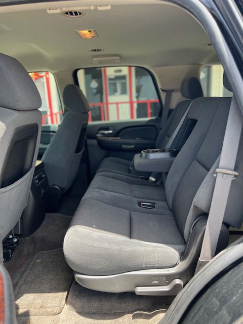 Photo 7 of this CHEVROLET TAHOE