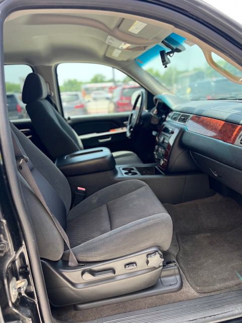 Photo 9 of this CHEVROLET TAHOE