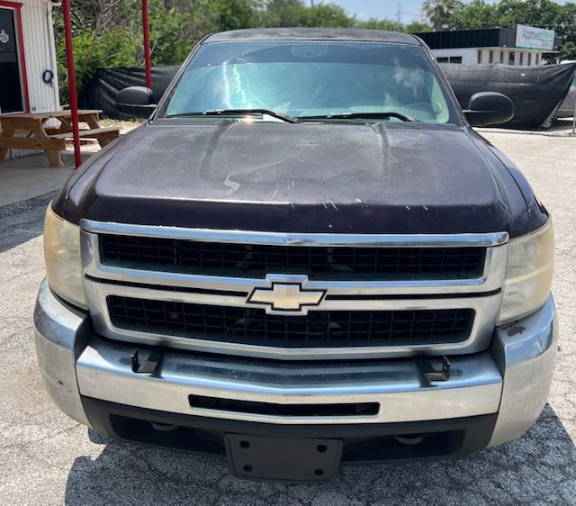 Photo 2 of this CHEVROLET SILVERADO 2500